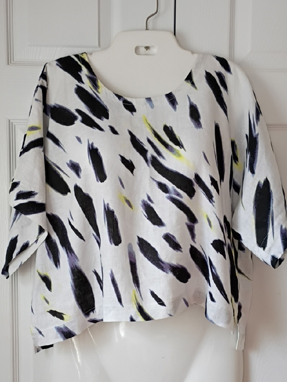 DKNY Linen White Brushstroke Crop Top with Black and Yellow Accents